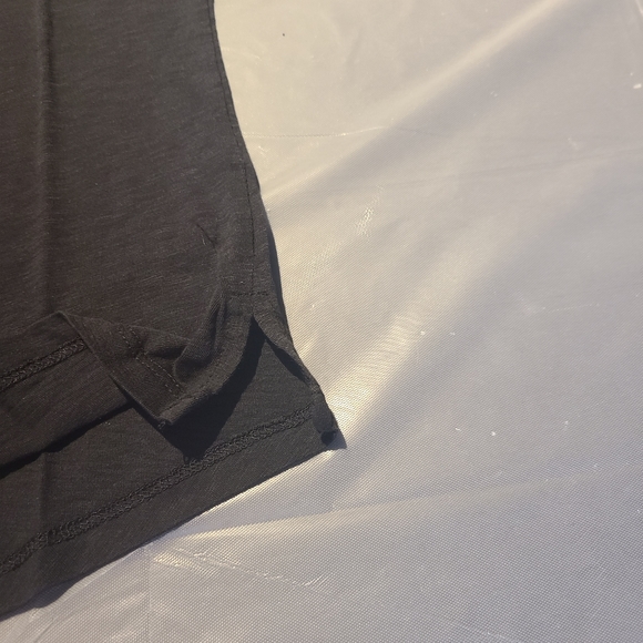 Small Max Studio V neck tee. - Picture 3 of 3